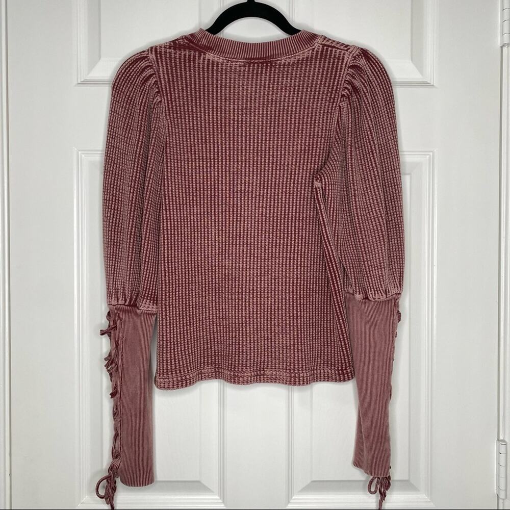 FREE PEOPLE Waffle Thermal Crew Medieval Lace Up Sleeves Pleated Shoulder XS - Picture 9 of 11